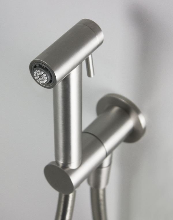 Ensemble WC Tubico en acier inoxydable 316L finition satinée avec douche hygiénique fabriqué en Italie T34062S